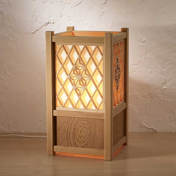 Kumiko Woodcraft Lantern, Small, with patterns on all four sides (Sakura Kikko, Kikyo Kikko, and Asanoha Kikko Hexagon Patterns), W20×H37×Ｄ20cｍ